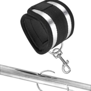 Barre de soumission avec menottes pour jeux de bondage