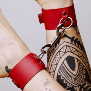 Chevillères en cuir rouge avec anneaux