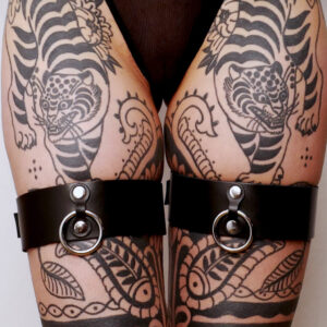 Menottes en cuir pour cuisses noires