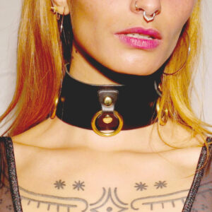 Collier en cuir noir et doré avec anneaux
