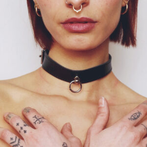 Collier minimaliste en anneau noir