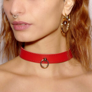 Collier fin en anneau rouge