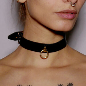 Collier fin en or avec anneau