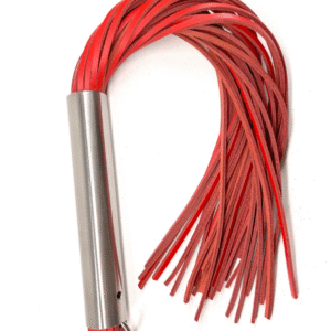 Martinet en cuir rouge avec manche en métal