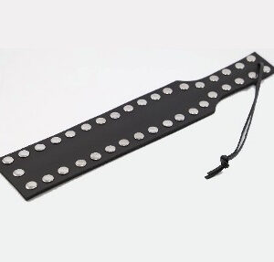 Paddle en cuir noir à clous