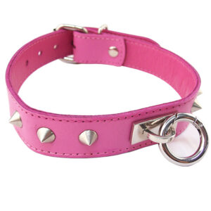 T-shirt rose clouté avec col O-Ring