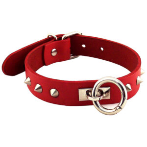 T-shirt rouge clouté avec col O-Ring