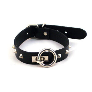 Collier clouté noir avec O-ring