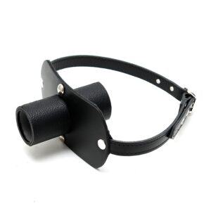 Gag en cuir avec tube pour urine